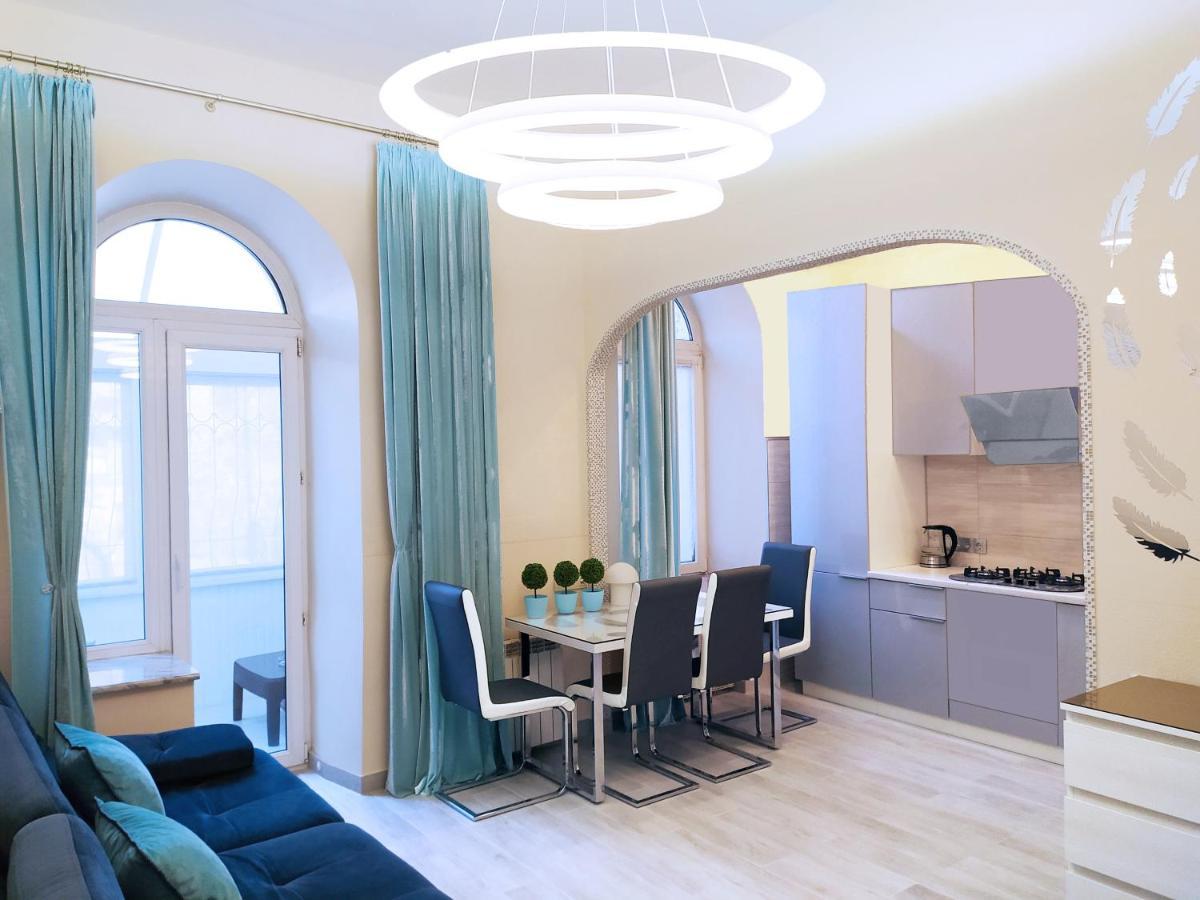 Apartment Luxury Centre Located キエフ エクステリア 写真
